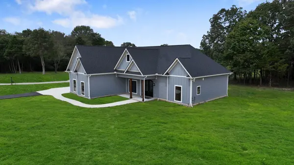 887 Ovoca Lake Rd, Tullahoma, TN 37388