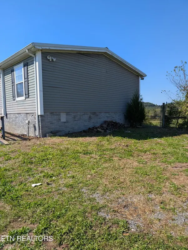 813 Hide A Way Rd, Dandridge, TN 37725