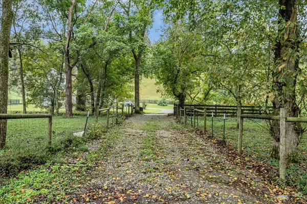 830 Bobo Hollow Rd, Tullahoma, TN 37388