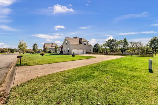 968 Beldon Station Ln, Clarksville, TN 37040