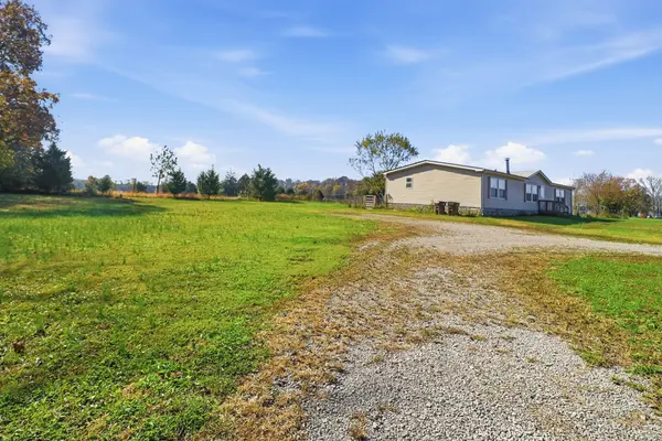 166 Carlton Rd, Chapel Hill, TN 37034