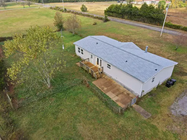 166 Carlton Rd, Chapel Hill, TN 37034