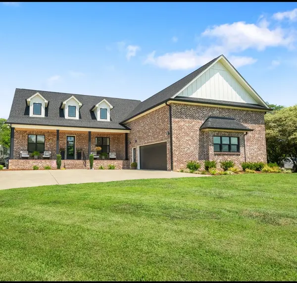 162 Vantrease Rd, Cottontown, TN 37048