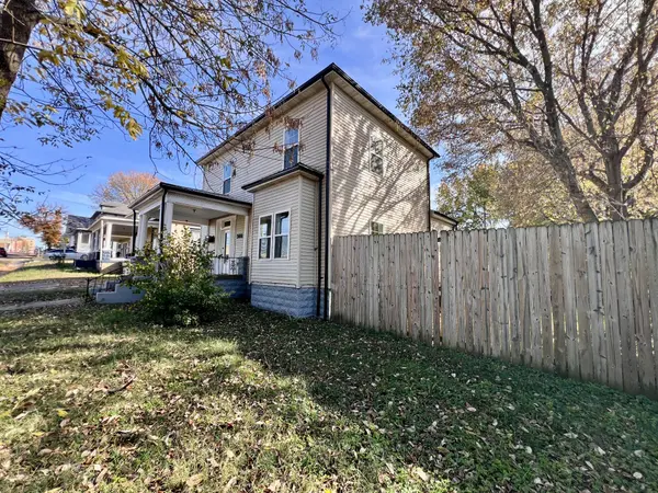 501 Wood St #W, Paris, TN 38242