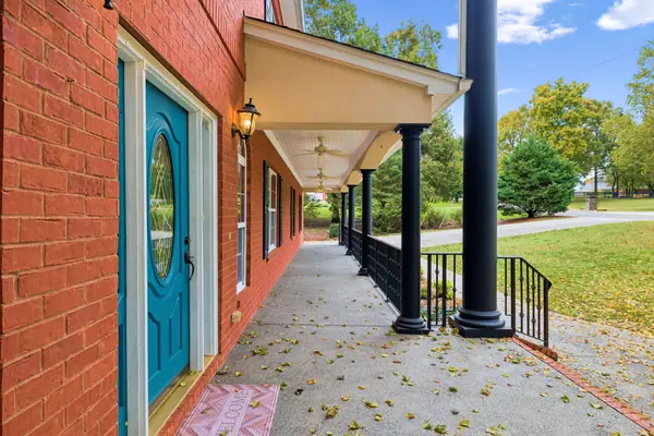 1036 Cherry Springs Dr, Cottontown, TN 37048