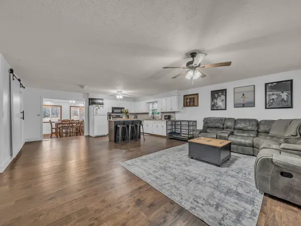 4055 Erin Rd, Mc Ewen, TN 37101
