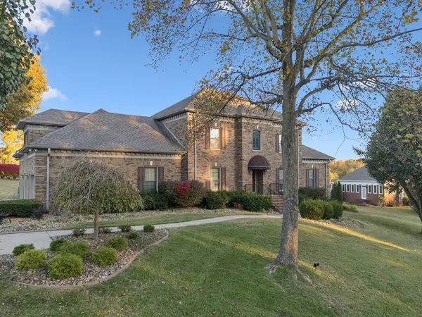17 Huntington Dr, Clarksville, TN 37043