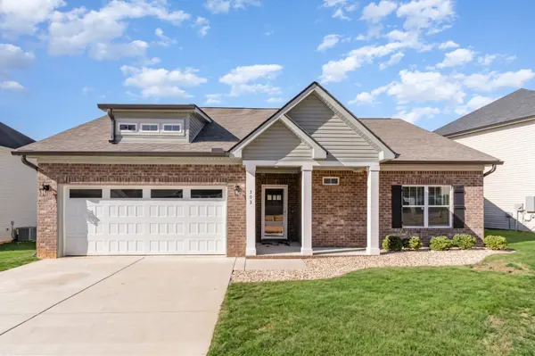 303 Wyburn Pl, Burns, TN 37029