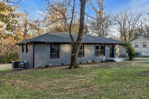 2065 Shelby Dr, Clarksville, TN 37043