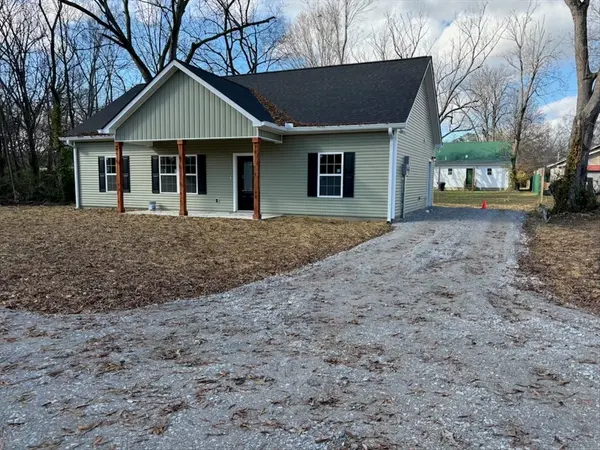 1101 E Lauderdale St, Tullahoma, TN 37388