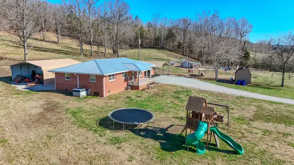 7279 Pinhook Pike, Collinwood, TN 38450