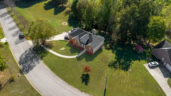 1101 Rustling Oaks Dr, Pleasant View, TN 37146