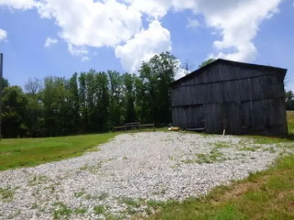 1576 Sheltontown Road, Albany, KY 42602