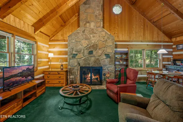 727 Hidden Valley Rd, Gatlinburg, TN 37738