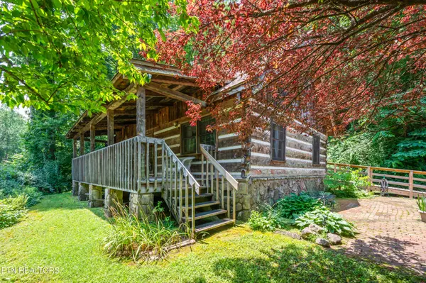 727 Hidden Valley Rd, Gatlinburg, TN 37738