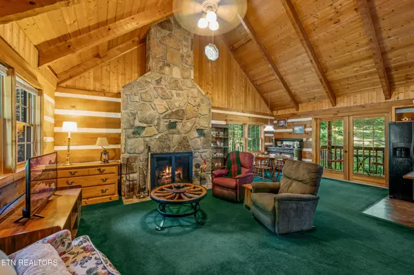 727 Hidden Valley Rd, Gatlinburg, TN 37738