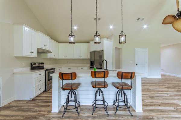 55 COLUMBUS LN, Adamsville, TN 38310