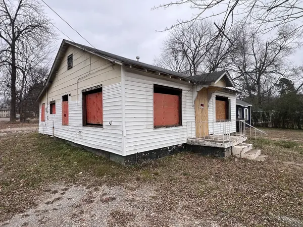 818 Curtis St, Paris, TN 38242