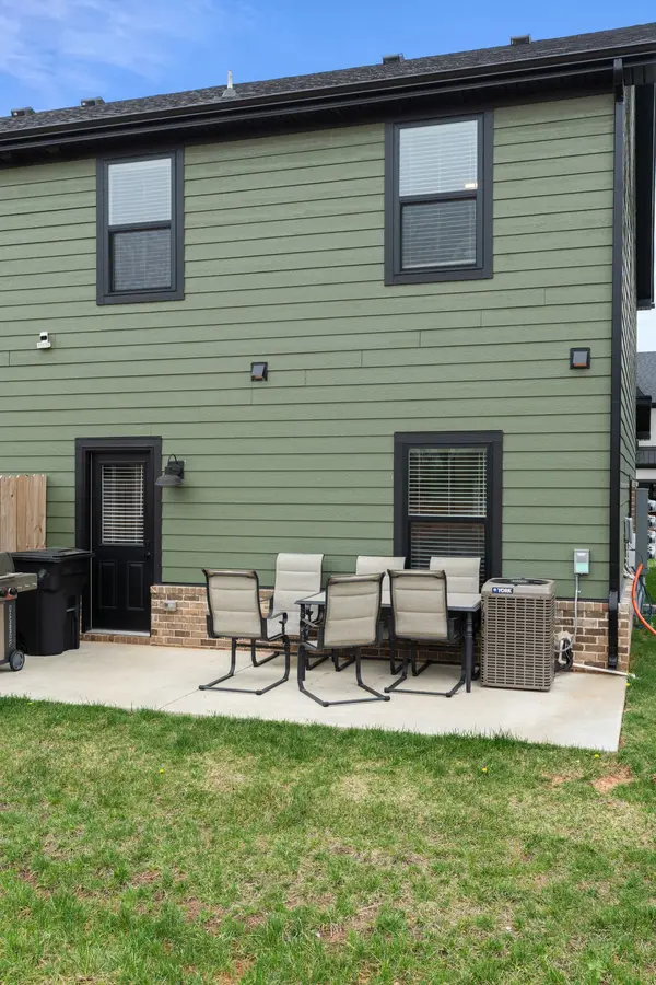 301 Jonathan Wade Pvt Cir, Clarksville, TN 37043