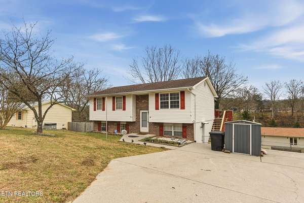 610 Red Bud Lane, Oliver Springs, TN 37840