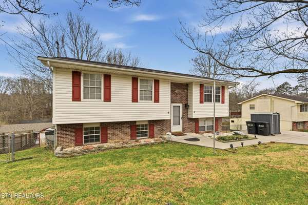 610 Red Bud Lane, Oliver Springs, TN 37840