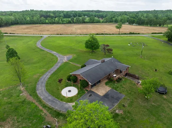 3080 Bible Hill Rd, Parsons, TN 38363