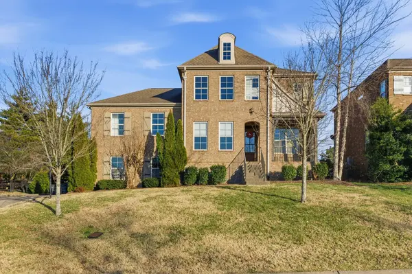 1007 Avery Trace Cir, Hendersonville, TN 37075