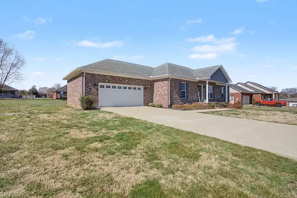 1702 Gordon Ln, Lawrenceburg, TN 38464