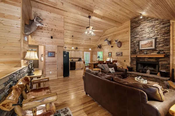 375 Lakeside Dr, Smithville, TN 37166