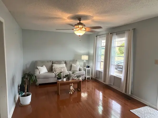 1216 Pebble Ct, Clarksville, TN 37042