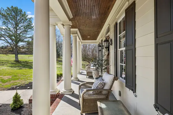 1504 Buckskin Ct, Thompsons Station, TN 37179