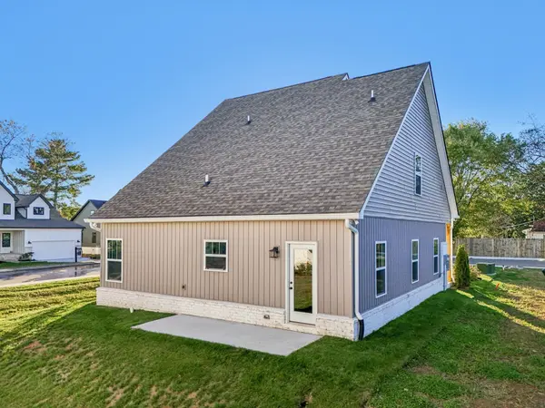 402 Maggie Ct, Chapel Hill, TN 37034