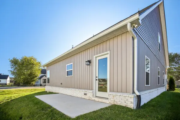 402 Maggie Ct, Chapel Hill, TN 37034