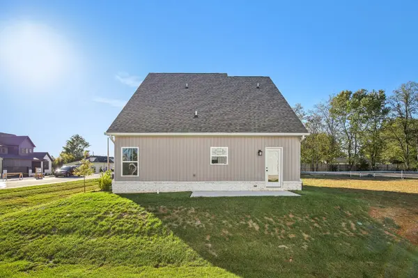 402 Maggie Ct, Chapel Hill, TN 37034