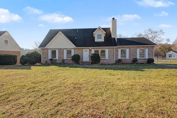 602 Kingston Dr, Clarksville, TN 37042