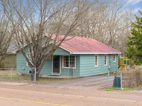 750 Tennessee Ave #S, Parsons, TN 38363