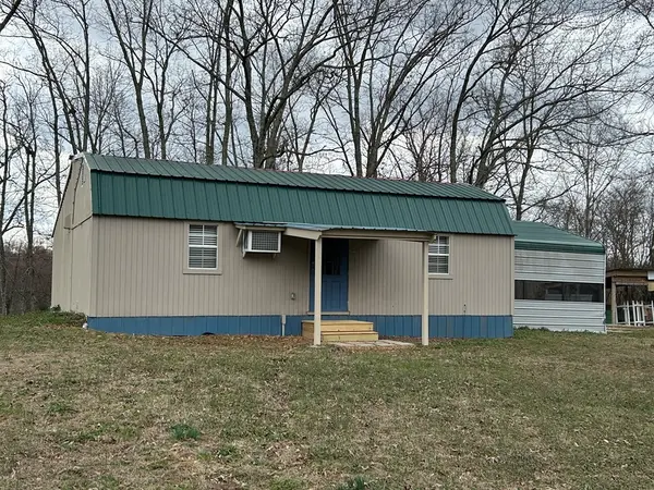 130 Clement St, Big Sandy, TN 38221