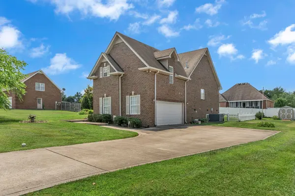 1008 Graceland Way, Greenbrier, TN 37073