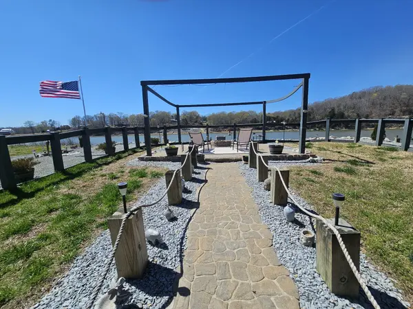 1803 Hardin Bottom River Rd, Clifton, TN 38425
