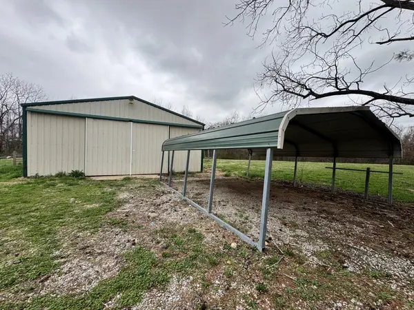 4733 Old Petros Rd, Woodburn, KY 42170