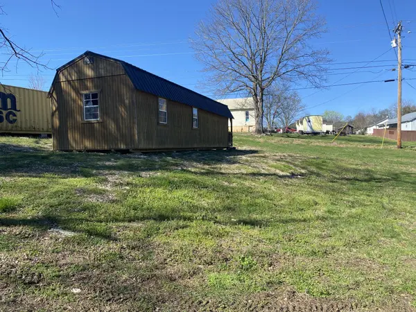 115 4th St, Bell Buckle, TN 37020