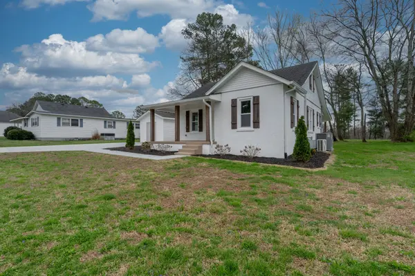 402 W Commerce St, Loretto, TN 38469