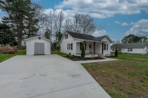 402 W Commerce St, Loretto, TN 38469