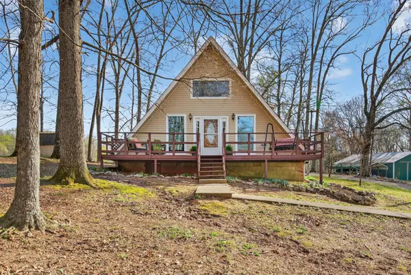 1874 Palmyra Rd, Palmyra, TN 37142