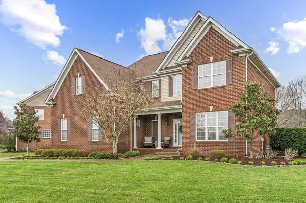 2848 Kaye Dr, Thompsons Station, TN 37179