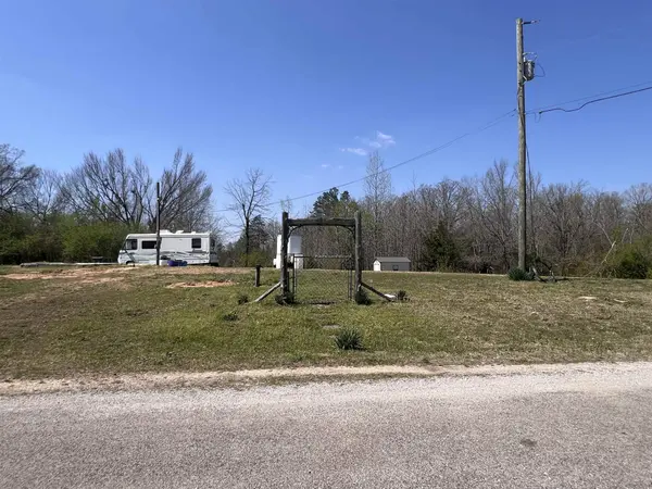 410 ANGOTTI RD, Crump, TN 38327