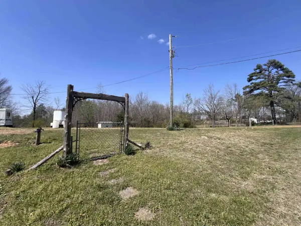 410 ANGOTTI RD, Crump, TN 38327