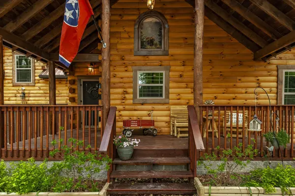 111 Guill Ln, Cottontown, TN 37048