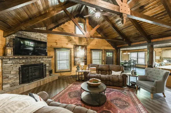 111 Guill Ln, Cottontown, TN 37048