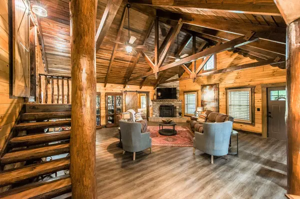 111 Guill Ln, Cottontown, TN 37048